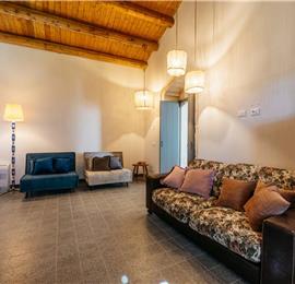  6 bedroom villa with heated pool in Modica, sleeps 18